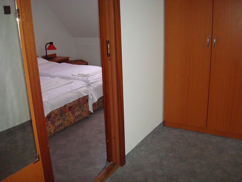 Hotel Termal Tiszaujvaros Room photo